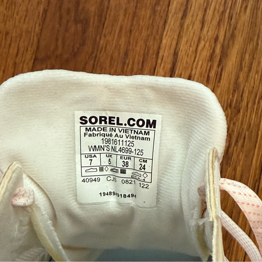 Sorel Kinetic Rnegd Float in Sea Salt and Paradiso Peach - Picture 10 of 11